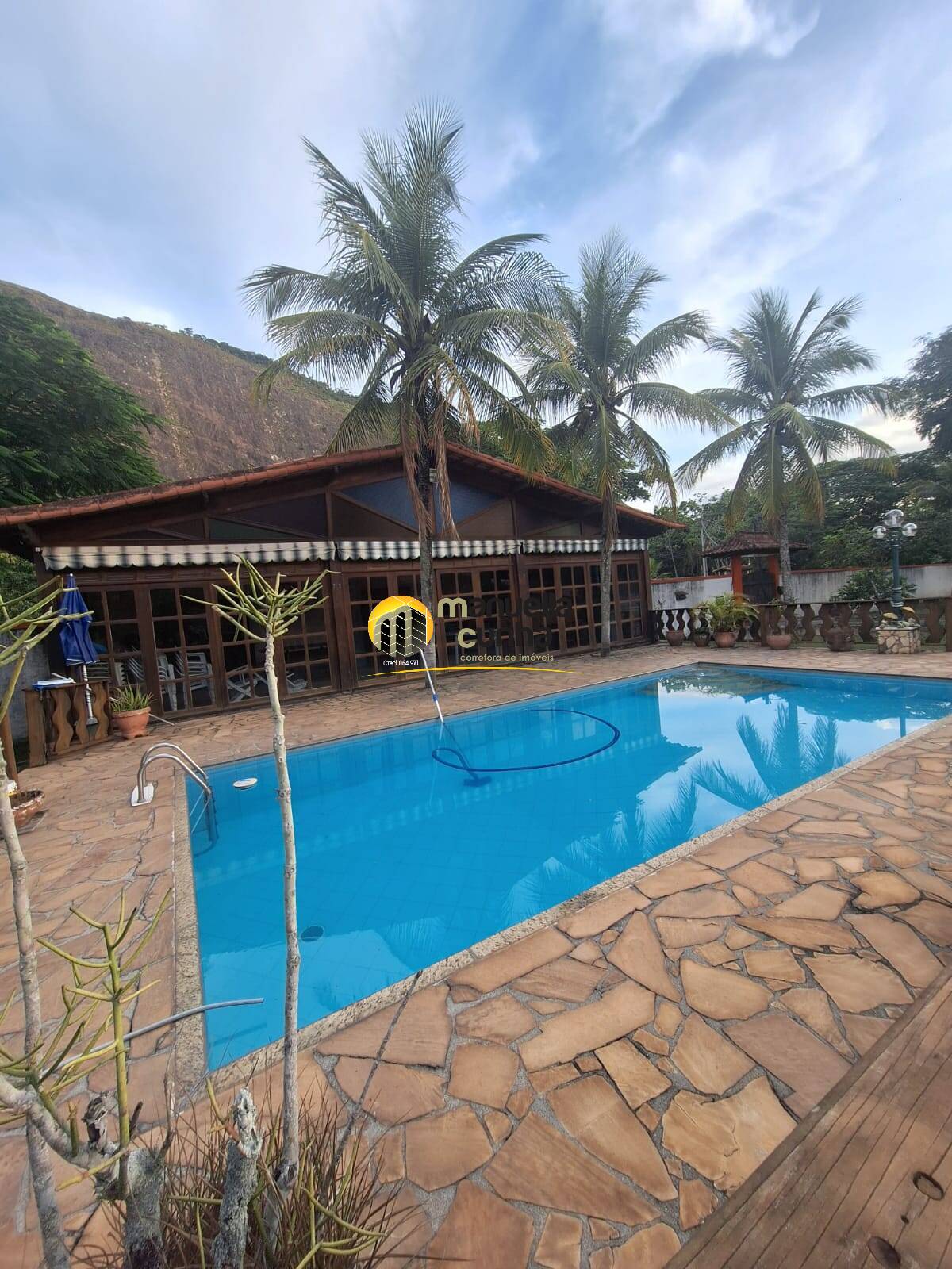 Casa, 6 quartos, 300 m² - Foto 1