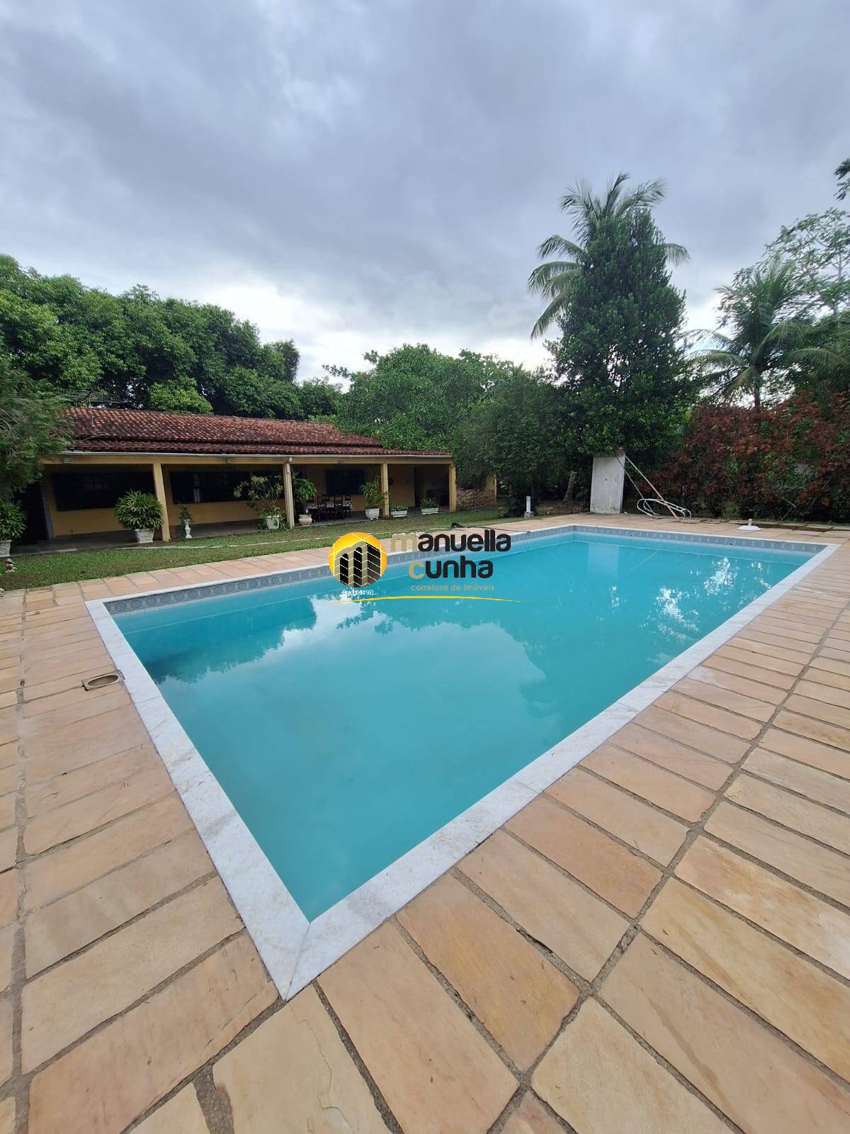 Casa, 4 quartos, 195 m² - Foto 1